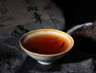 2008年的老班章普洱茶餅生茶缺了一塊值錢嗎？